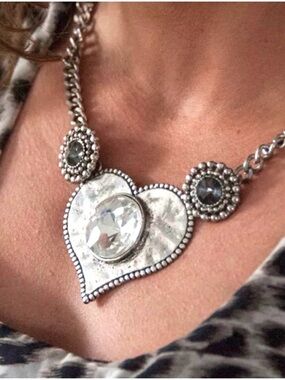 PAPARAZZI ~ Silver-Toned Heart Necklace w/Link Chain and Lobster Clasp 18”